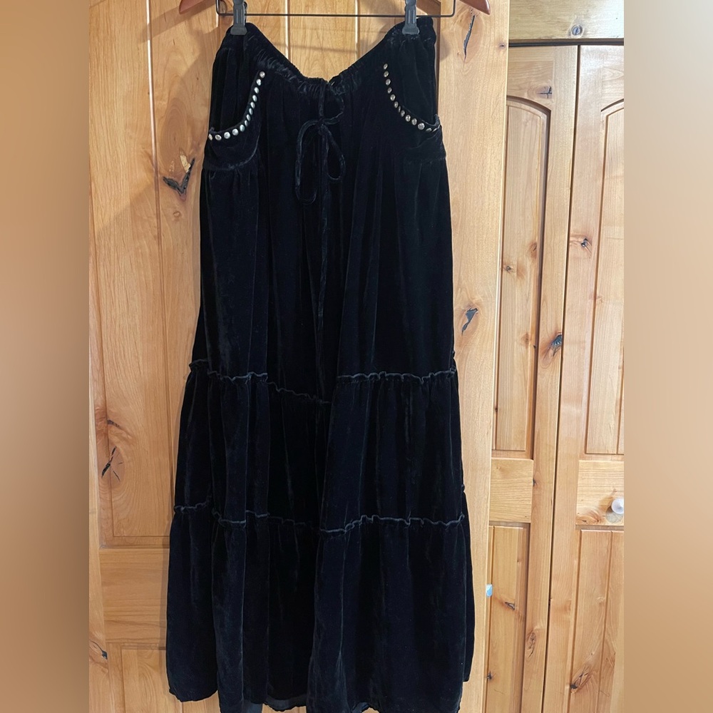 𝔻𝕆𝕌𝔹𝕃𝔼 𝔻 ℝ𝔸ℕℂℍ - Black Velvet Dress with Silver Studs